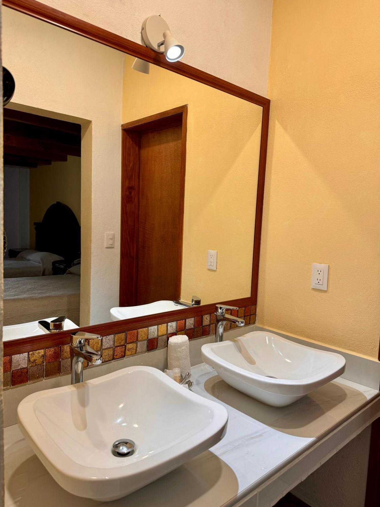 Hotel Hacienda Real แบร์นัล ภายนอก รูปภาพ