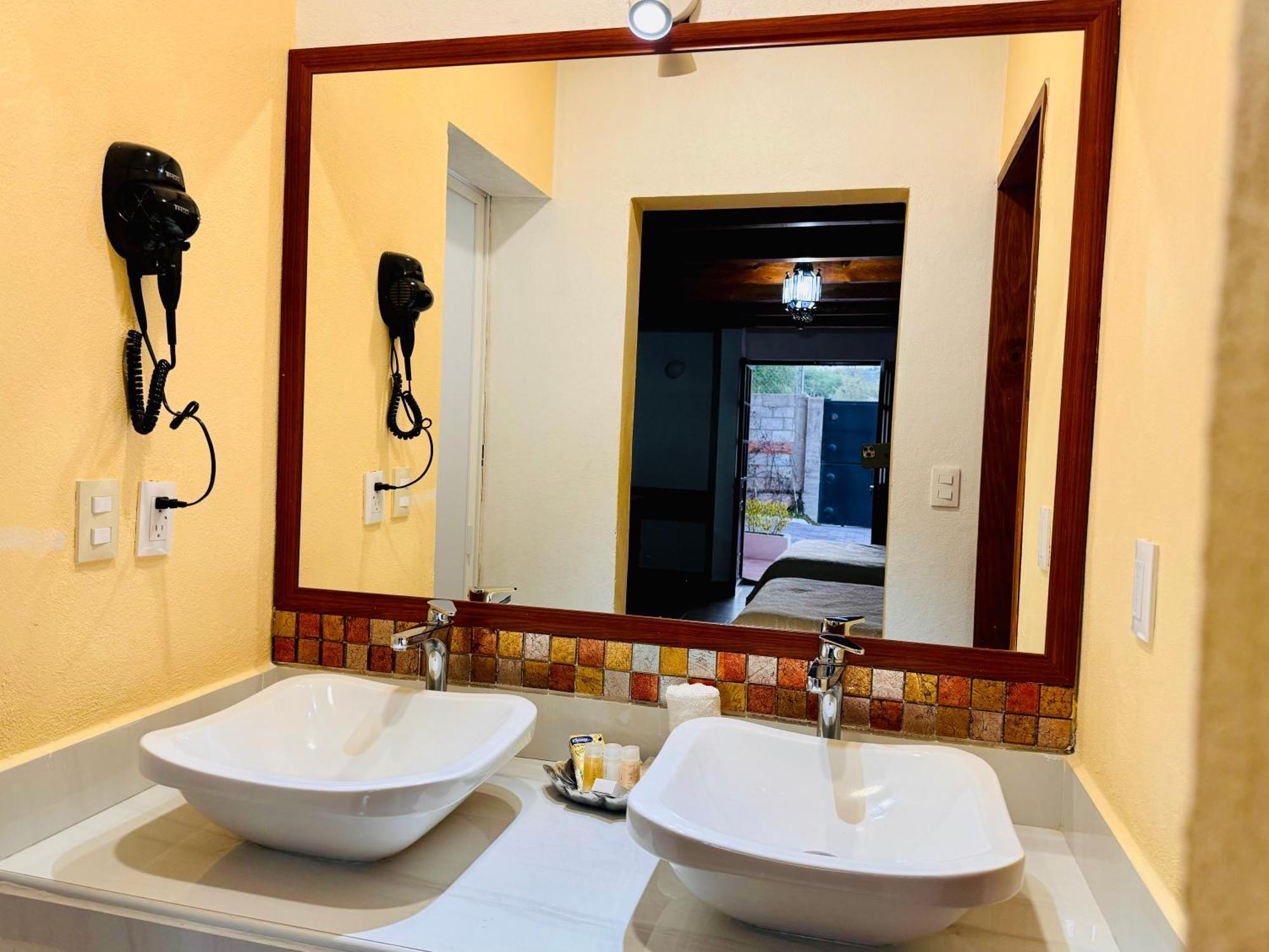 Hotel Hacienda Real แบร์นัล ภายนอก รูปภาพ